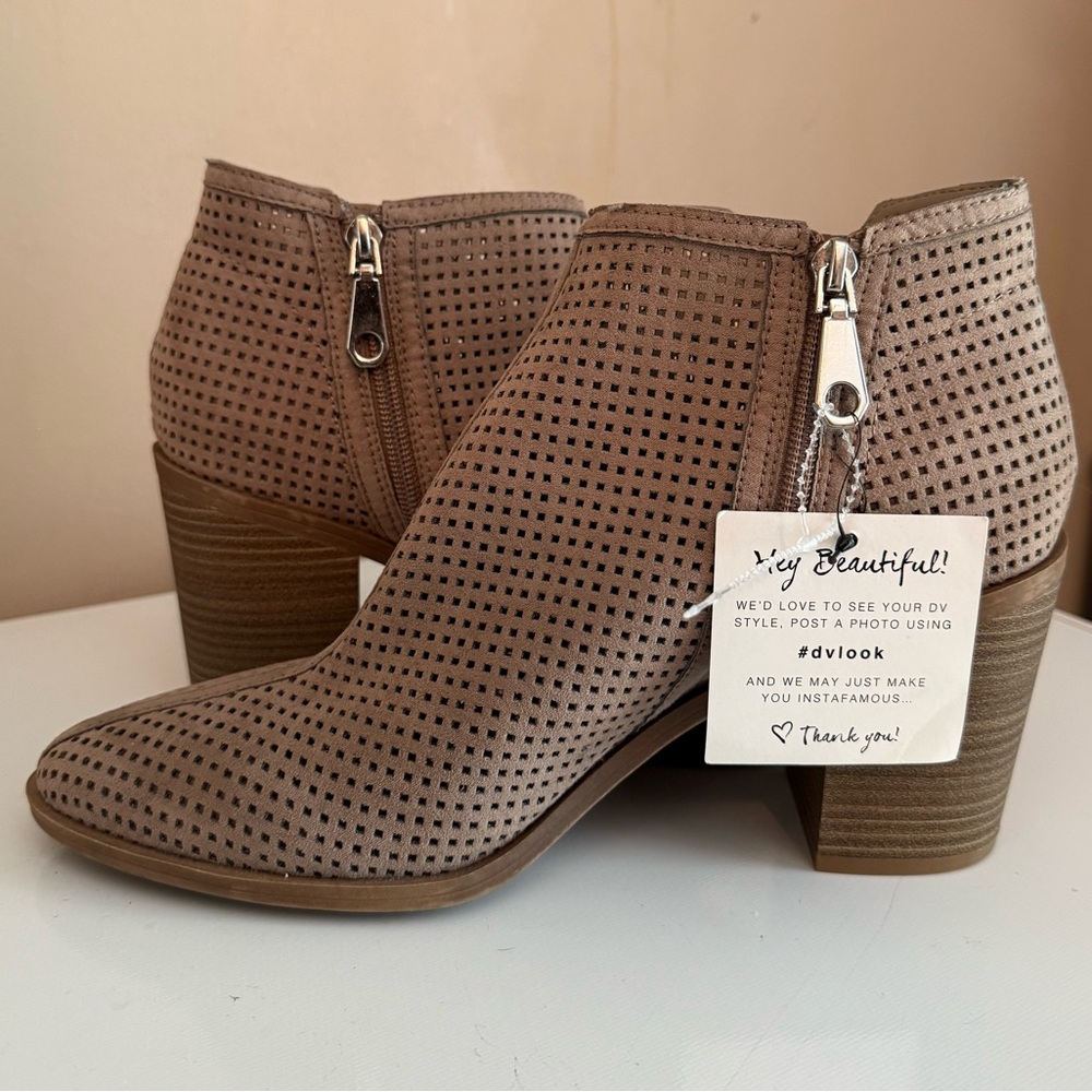 DV by Dolce Vita Boho Ettie Women’s Size 11 Perforated Cutout Ankle Boots